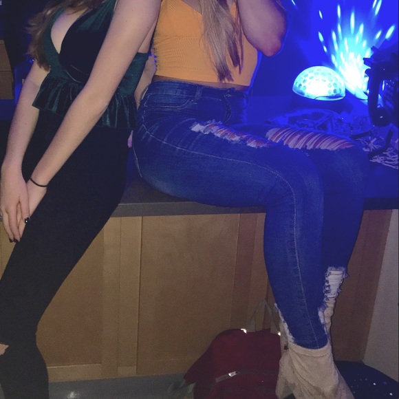 Fashion nova size 5 high waisted jean medium wash - Picture 3 of 4